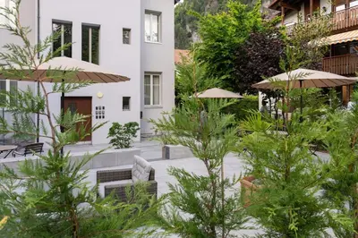 Ein Garten an der Unterkunft BetweenLakes Studio grd floor east