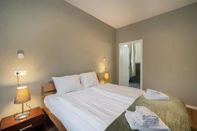 Ein Bett oder Betten in einem Zimmer der Unterkunft BetweenLakes Studio ground floor west