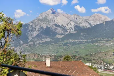 Ein allgemeiner Bergblick oder ein Berglick von der Ferienwohnung aus
