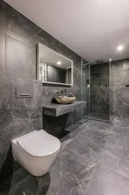Ein Badezimmer in der Unterkunft Luxury chalet with panoramic views, sauna, hot tub & cinema