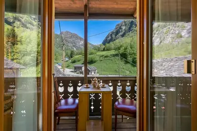 Ein allgemeiner Bergblick oder ein Berglick von der Ferienwohnung aus