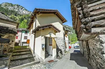 Ein allgemeiner Bergblick oder ein Berglick von der Ferienwohnung aus