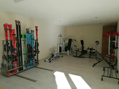 Das Fitnesscenter und/oder die Fitnesseinrichtungen in der Unterkunft Top neu und modern