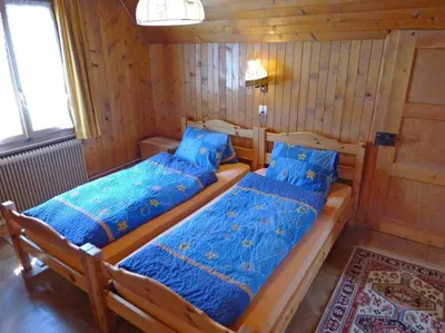 Ein Bett oder Betten in einem Zimmer der Unterkunft Heiderösli 1st Floor and Attic Apartment