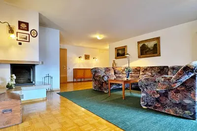 Ein Sitzbereich in der Unterkunft Chalet Miravalle 3