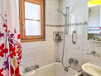 Ein Badezimmer in der Unterkunft Apartment Haus Europa by Interhome