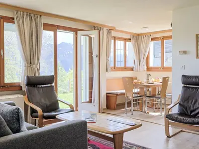 Ein Sitzbereich in der Unterkunft Apartment Chalet Schöpfli by Interhome