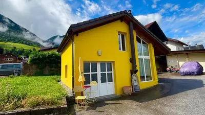 Ein allgemeiner Bergblick oder ein Berglick von des Ferienhauses aus