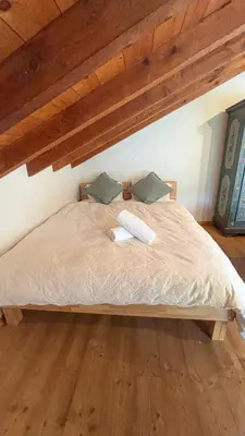 Ein Bett oder Betten in einem Zimmer der Unterkunft Charmante maisonnette avec jardin