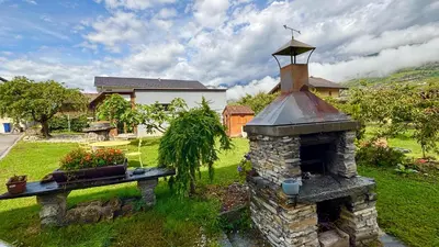 Ein Garten an der Unterkunft Charmante maisonnette avec jardin