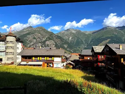 Ein allgemeiner Bergblick oder ein Berglick von der Ferienwohnung aus