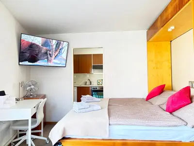 Ein Bett oder Betten in einem Zimmer der Unterkunft Bright apartment close to center