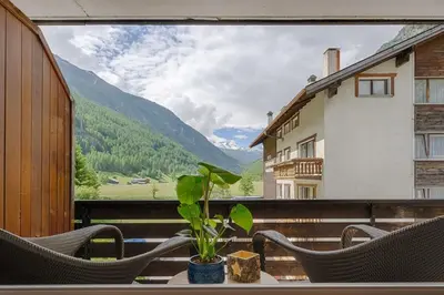 Ein allgemeiner Bergblick oder ein Berglick von der Ferienwohnung aus