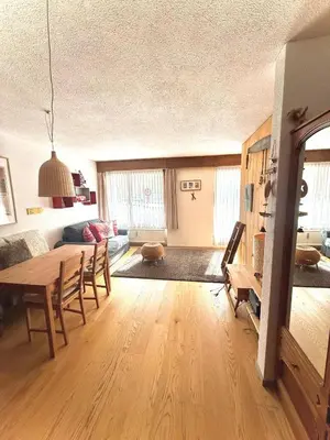 Ein Bett oder Betten in einem Zimmer der Unterkunft Family-Friendly Mörlialp Flat with Views