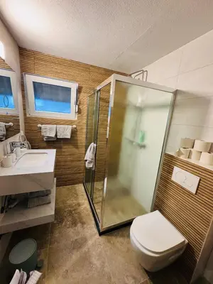 Ein Badezimmer in der Unterkunft Villa Lakeview Appartment Tomori