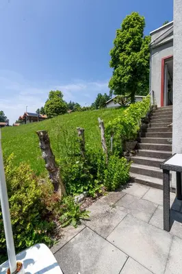 Ein Garten an der Unterkunft Balcony and Terrace with View and 15min to Interlaken