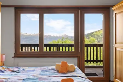 Ein allgemeiner Bergblick oder ein Berglick von der Ferienwohnung aus
