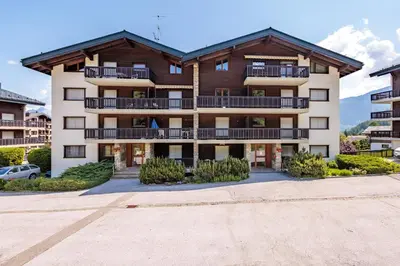 Das Gebäude in dem sich die Ferienwohnung befindet