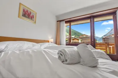Ein Bett oder Betten in einem Zimmer der Unterkunft Vue, 2 terrasses & parking privé - Saas-Grund