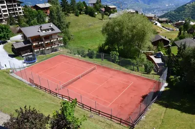 Tennis und/oder Squash in der Unterkunft Résidence Arnica 3 pièces oder in der Nähe