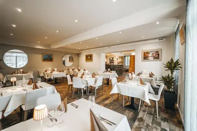 Ein Restaurant oder anderes Speiselokal in der Unterkunft Le Relais du Simplon