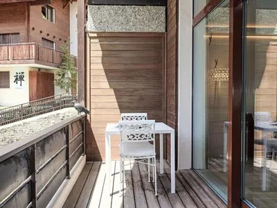 Ein Balkon oder eine Terrasse in der Unterkunft Apartment Zen Stecken A-2 by Interhome