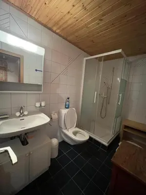 Ein Badezimmer in der Unterkunft Appartement avec jardin au coeur de la nature