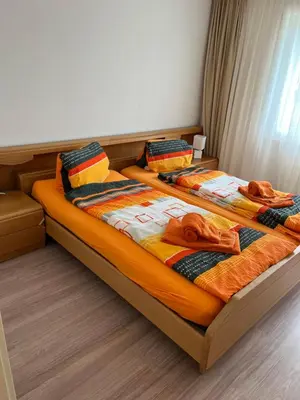Ein Bett oder Betten in einem Zimmer der Unterkunft 2 Zimmerwohnung Haus Marmotta 26