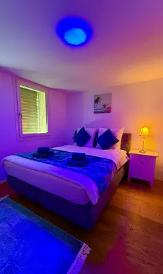 Ein Bett oder Betten in einem Zimmer der Unterkunft Oldtown central - amazing views