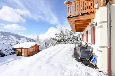 Ein allgemeiner Bergblick oder ein Berglick von der Ferienwohnung aus