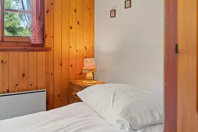 Ein Bett oder Betten in einem Zimmer der Unterkunft Sauna, nature & parking privé - Vercorin, 10 pers