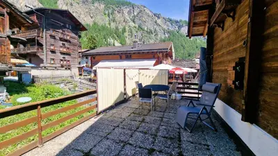 Ein allgemeiner Bergblick oder ein Berglick von des Chalets aus