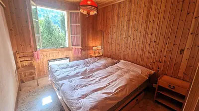 Ein Bett oder Betten in einem Zimmer der Unterkunft La Granzeta - Chalet- Authentique - Evolene
