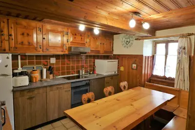 Küche/Küchenzeile in der Unterkunft Le Tsenevire - appartement 4 personnes - Evolene
