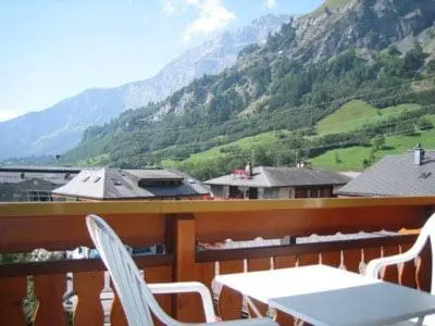 Ein allgemeiner Bergblick oder ein Berglick von der Ferienwohnung aus