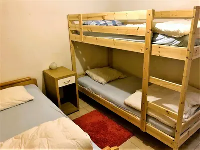 Ein Bett oder Betten in einem Zimmer der Unterkunft Bel Alp 3 - Rez avec jardin - 5 personnes- Evolene