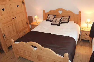 Ein Bett oder Betten in einem Zimmer der Unterkunft Bon Repos - Cosy avec terrasse Evolene