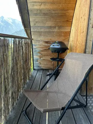 Ein Balkon oder eine Terrasse in der Unterkunft CapoBnB Bergpanorama, nahe Interlaken & Thuner See