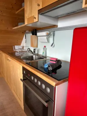 Küche/Küchenzeile in der Unterkunft CapoBnB Bergpanorama, nahe Interlaken & Thuner See