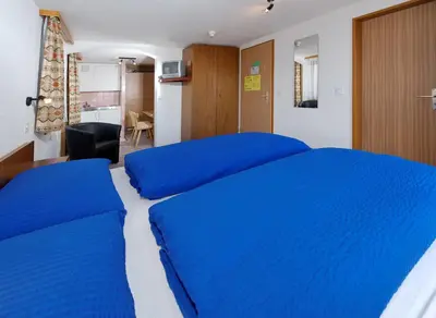 Ein Bett oder Betten in einem Zimmer der Unterkunft Hotel zum See
