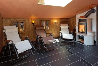 Ein Sitzbereich in der Unterkunft Hotel zum See