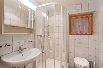 Ein Badezimmer in der Unterkunft Chalet Capricorn