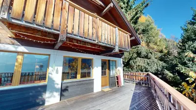 Das Gebäude in dem sich das Chalet befindet