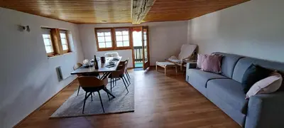 Ein Sitzbereich in der Unterkunft Chalet Bernadette