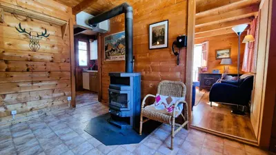 Ein Sitzbereich in der Unterkunft Chalet Dar El Jebel