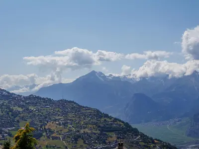 Ein allgemeiner Bergblick oder ein Berglick von der Ferienwohnung aus