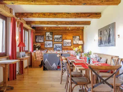 Ein Sitzbereich in der Unterkunft Chalet Victoria-2 by Interhome