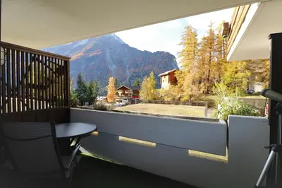 Ein allgemeiner Bergblick oder ein Berglick von der Ferienwohnung aus
