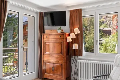 TV/Unterhaltungsangebot in der Unterkunft Zermatt, 4 pers, 3 lits - Balcon avec vue et petit jardin