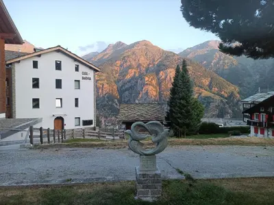 Ein allgemeiner Bergblick oder ein Berglick von der Ferienwohnung aus